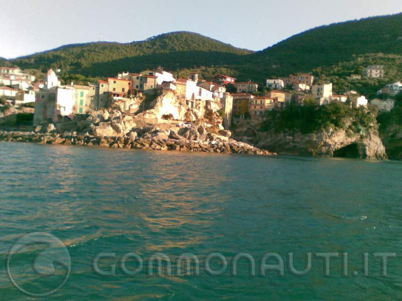 la costa vista dal mare