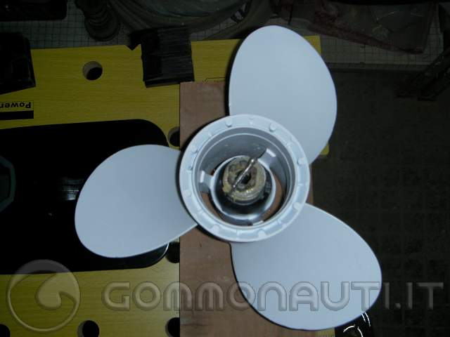 Come smontare elica fuoribordo