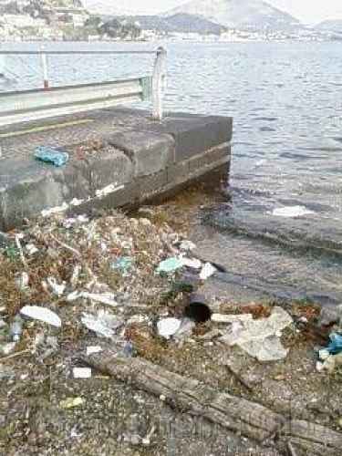 Scivoli colmi di rifiuti(foto inside)-il tuo porto come si comporta?