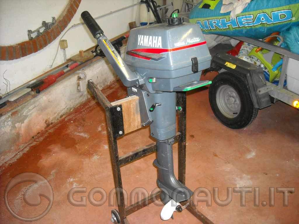 Vendesi fuoribordo Yamaha Malta 3.3 cv anno 2002