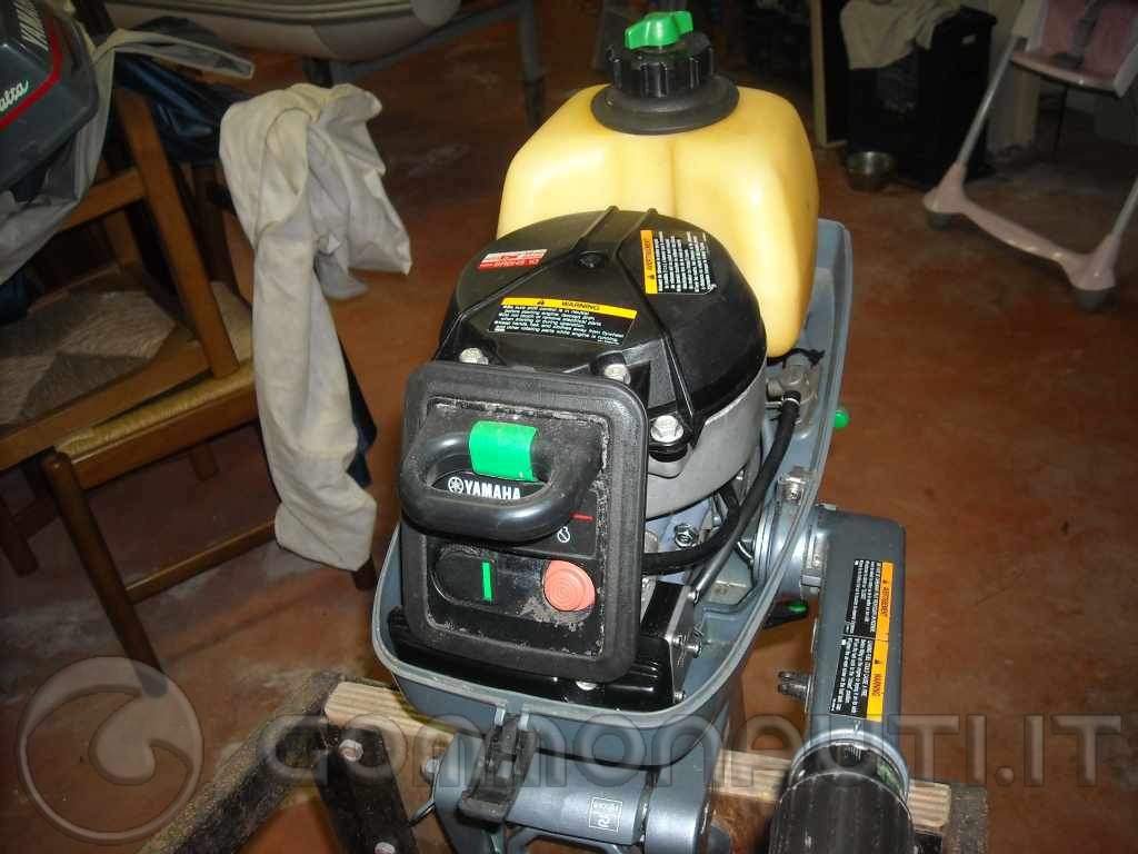 Vendesi fuoribordo Yamaha Malta 3.3 cv anno 2002