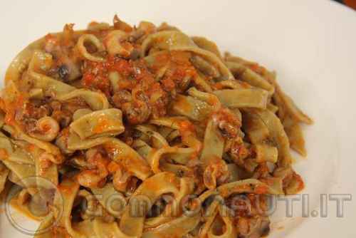 Ricetta Fettuccine al basilico e lumachine di mare