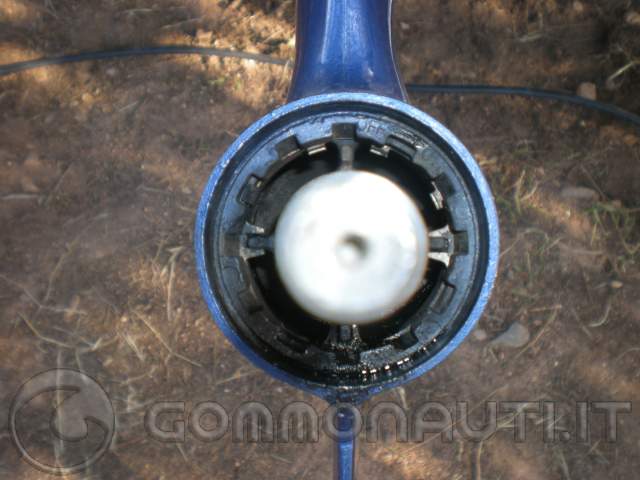 sostituzione paraoli Yamaha 25 J (foto allegate)