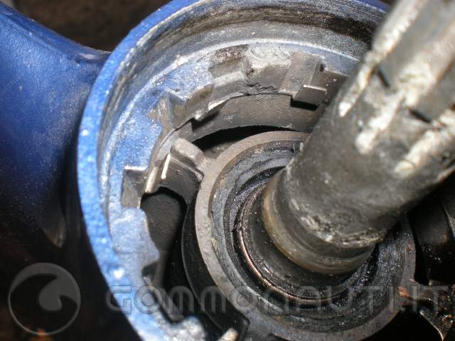 sostituzione paraoli Yamaha 25 J (foto allegate)