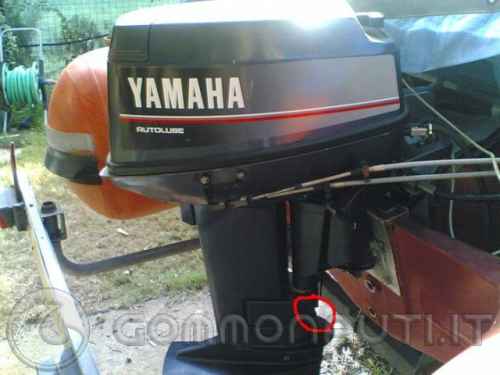 Yamaha 20 2t, dov'è il fermo dell'invertitore?