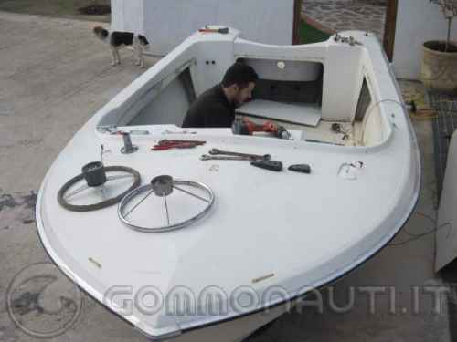 Ristrutturazione barca in vetroresina (Crestliner 5mt)