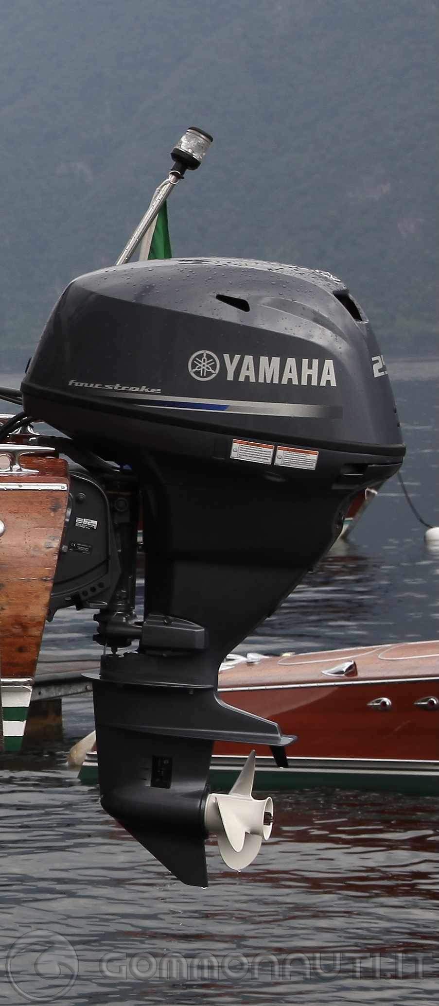 MOTORE YAMAHA 25CV 2T GAMBO CORTO ANCORA DA RODARE MOTORE YAMAHA 25CV 2T GAMBO CORTO ANCORA DA RODARE