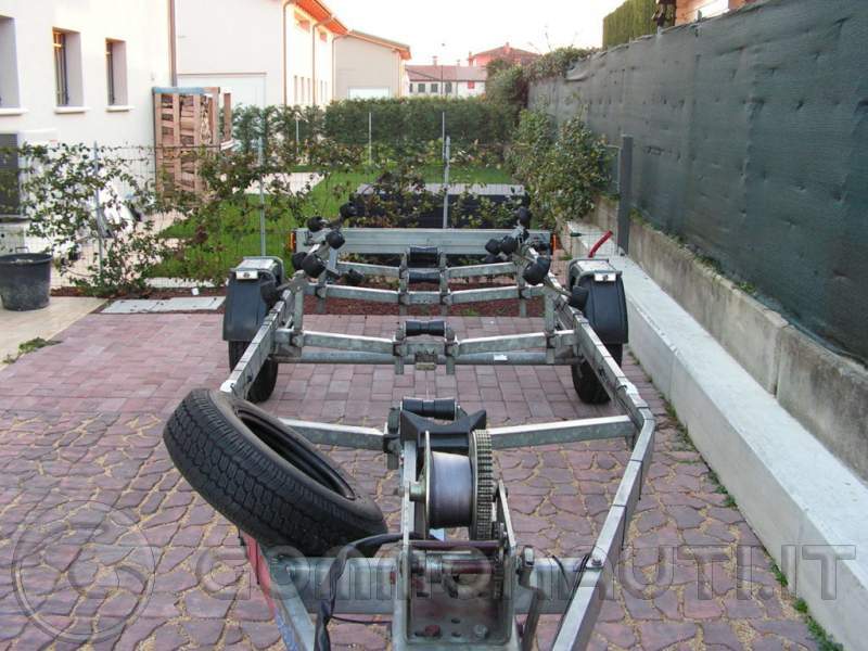 Due Auto Di Massa 1500 Kg