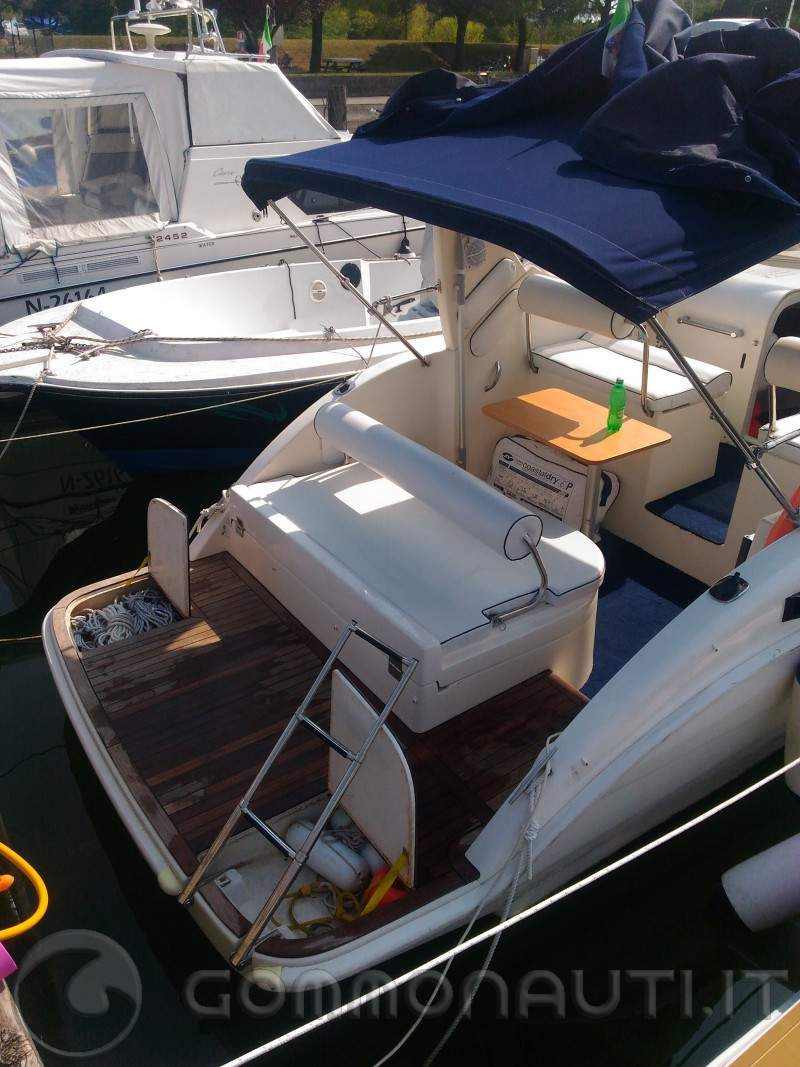Coverline 640 3.0 efb con splendida plancetta in teak. Anno 2000.