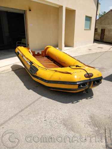 Vendo in Abruzzo gommone smontabile Joker Boat 400 con motore tohatsu 18 cv