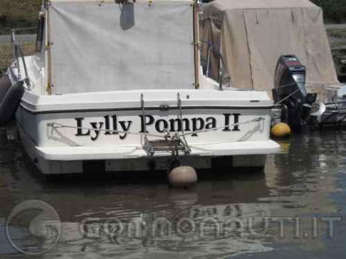 Voi l'avreste mai dato un nome cos alla vostra barca?