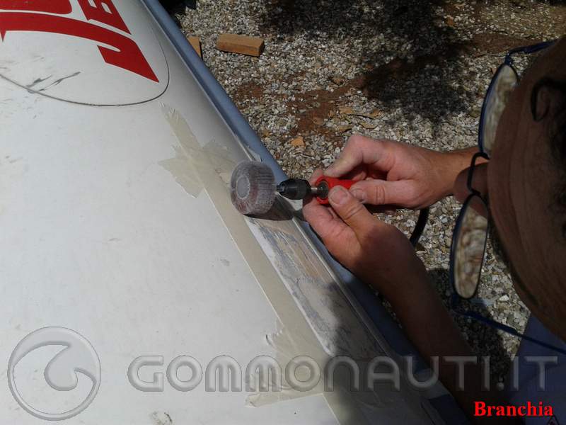 Sostituire le maniglie del gommone