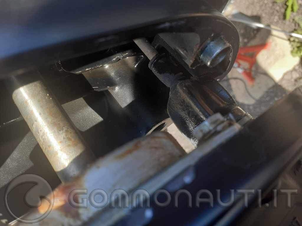 PROBLEMI SMONTAGGIO PIEDE MERCURY 40 ELPT EFI