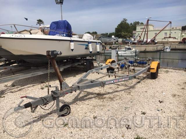 [VENDO] CARRELLO PORTA BARCA TRAILER SIMACAR SM 1300KG DA RICONDIZIONARE.