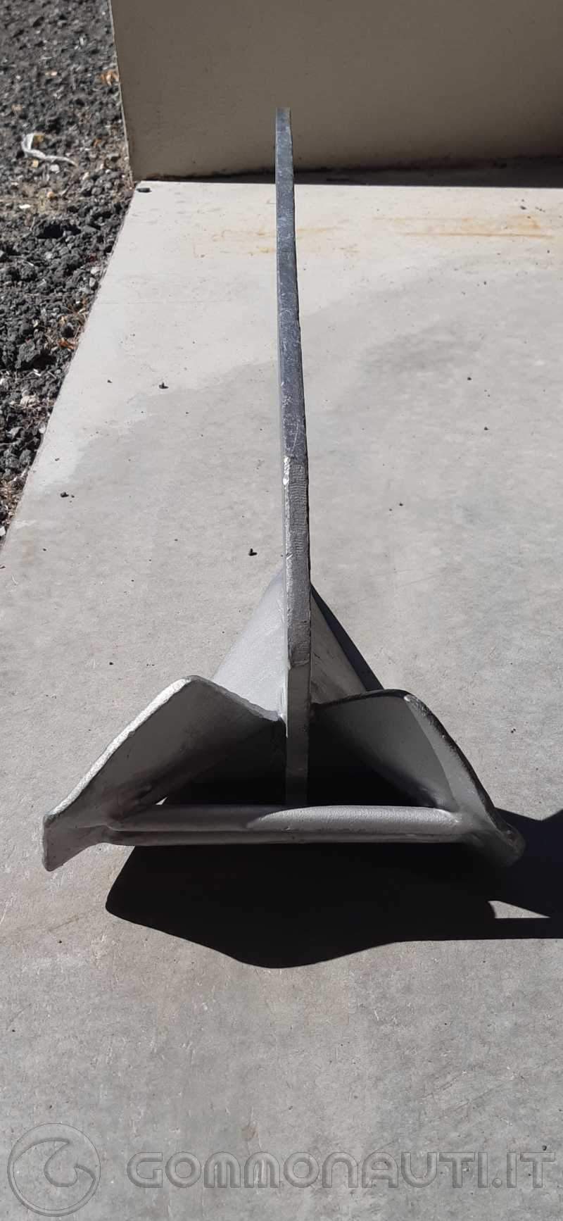 Vendo Ancora tipo Delta in acciaio zincato - 5 Kg.
