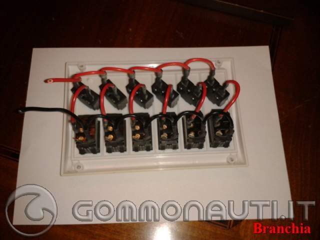 Interruttore di Corrente 2A 250V da muro bianco SALVA SPAZIO IUPS-PCP Interruttore di Corrente 2A 250V da muro bianco SALVA SPAZIO IUPS-PCP