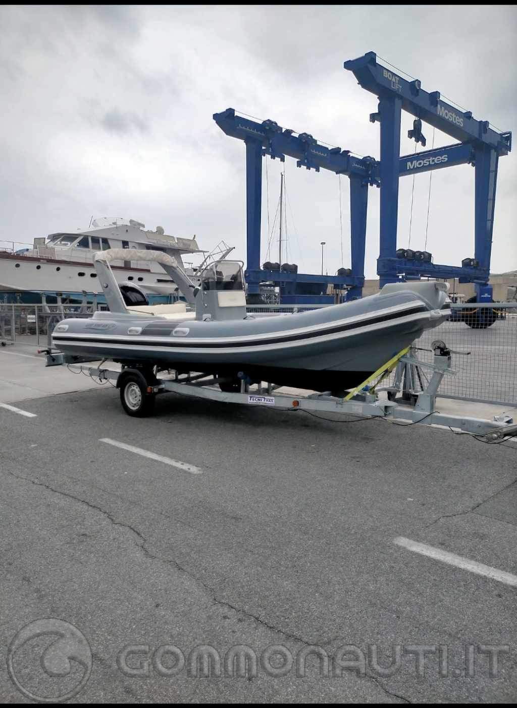 Vendo gommone Nautica Led 590 Vendo gommone Nautica Led 590